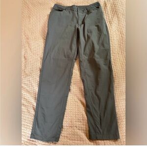 All in Motion by Target Men's Performance
Pants in Dark Gray Size 32x30